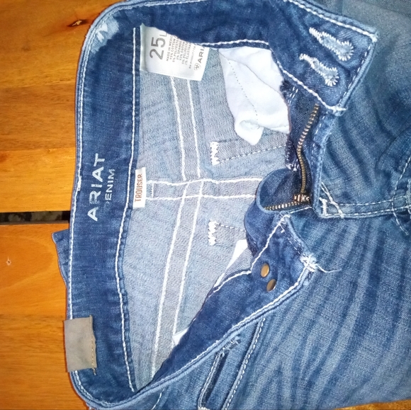 Like New Ariat Blue Jeans - Picture 3 of 3